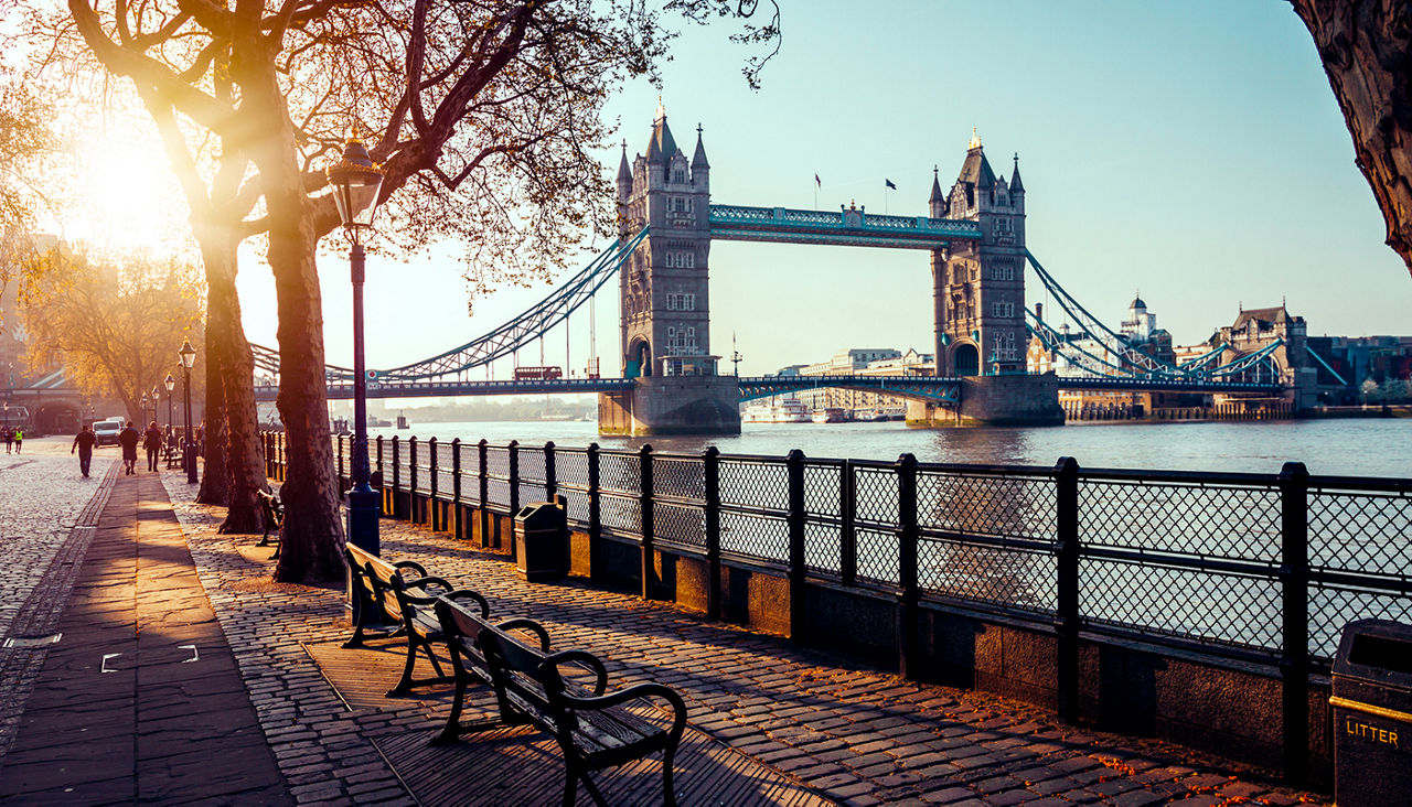 A boulevard next to the river Thames with Tower Bridge in the distance