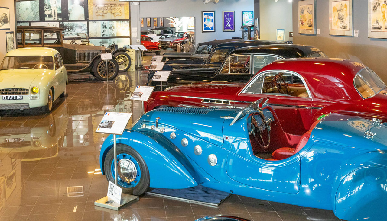 Vintage cars at the Tampa Bay Auto Museum