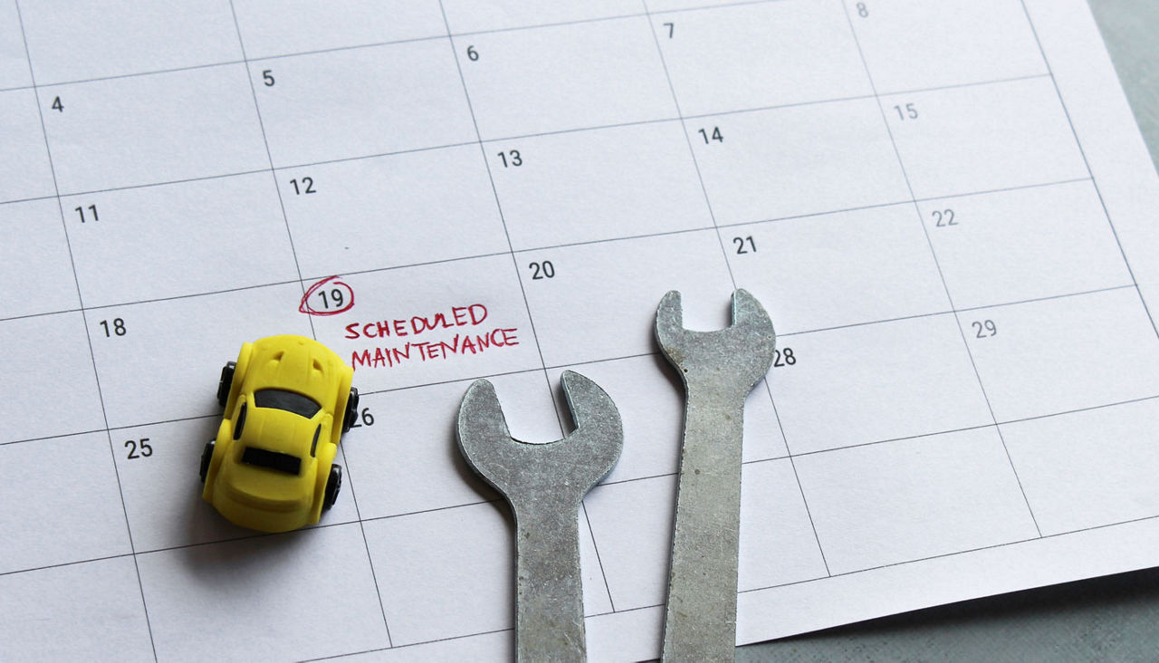 Car scheduled maintenance on a calendar