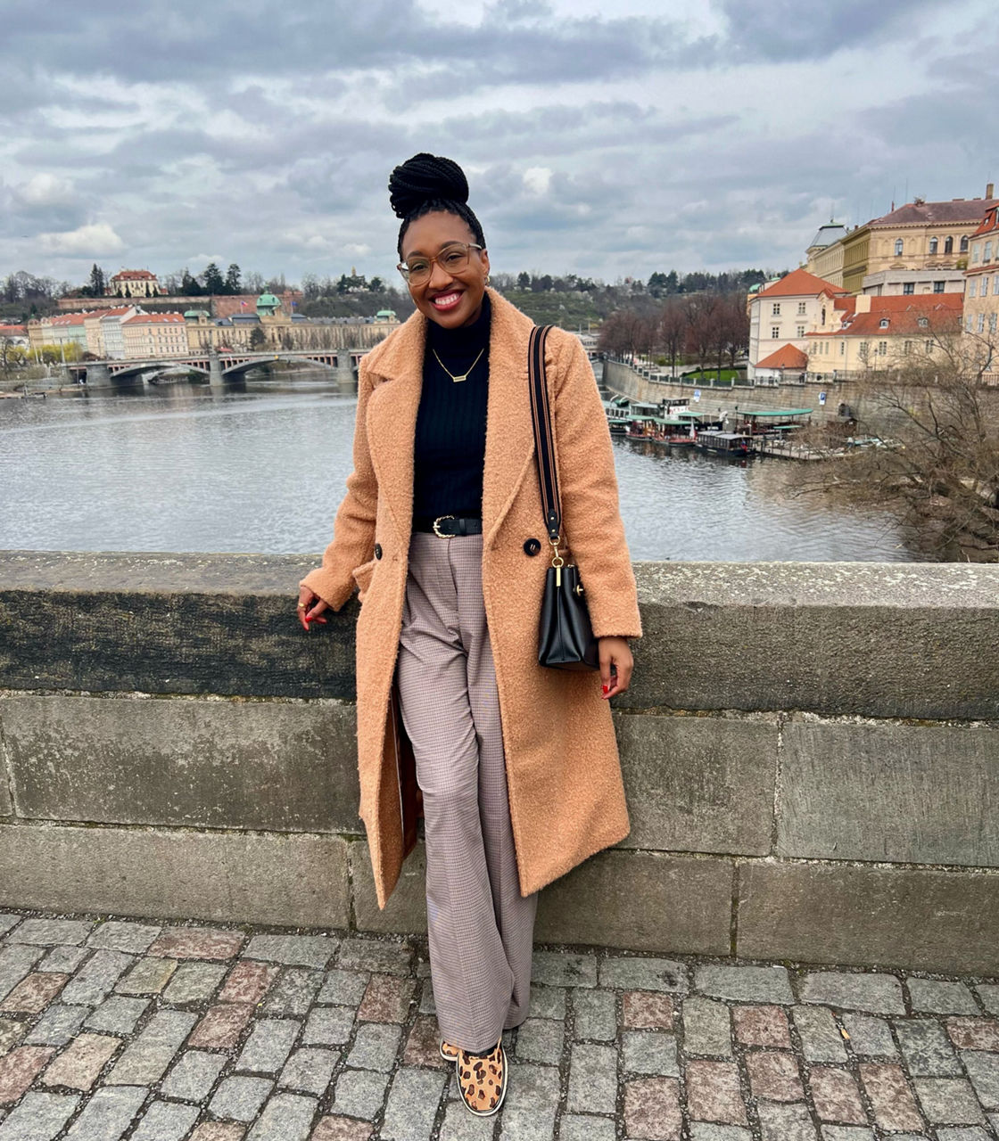 Jasmin standing at the Charles Bridge in Prague