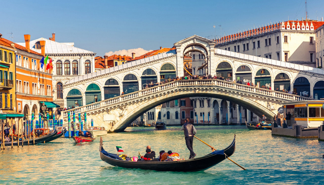 Venice gondola travel