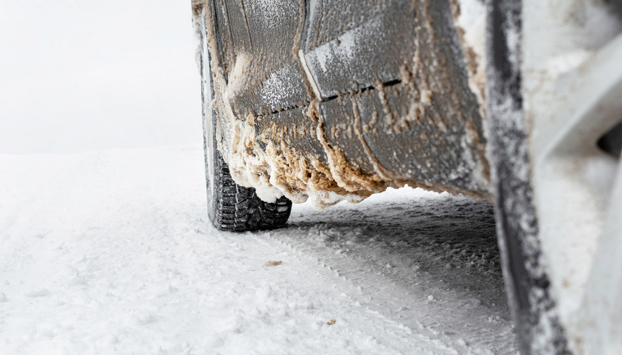 Anti-icing reagents on the car body that contribute to damage to the paintwork and the development of corrosion