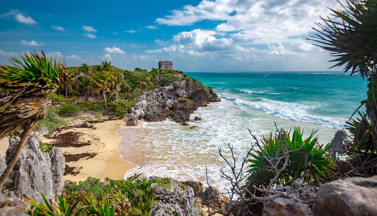 Tulum was a walled city of the Mayan culture located in the State of Quintana Roo, in southeastern Mexico, on the coast of the Caribbean Sea.