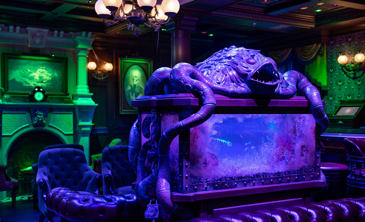 Disney Treasure Haunted Mansion Parlor