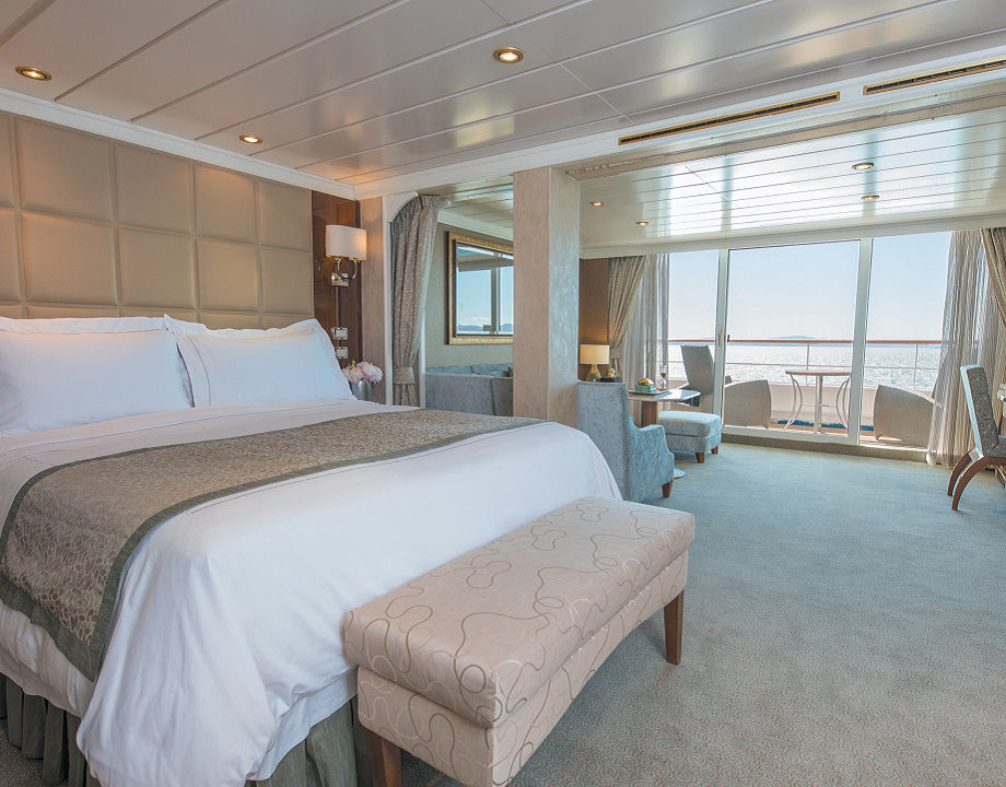 Woman snorkeling in Virgin Gorda, Tortola on Norwegian Cruise excursion