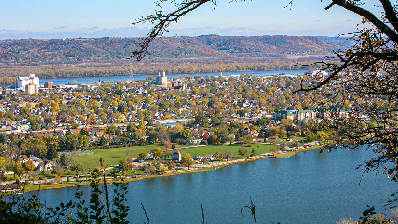 Garvin Heights City Park lookout over Winona