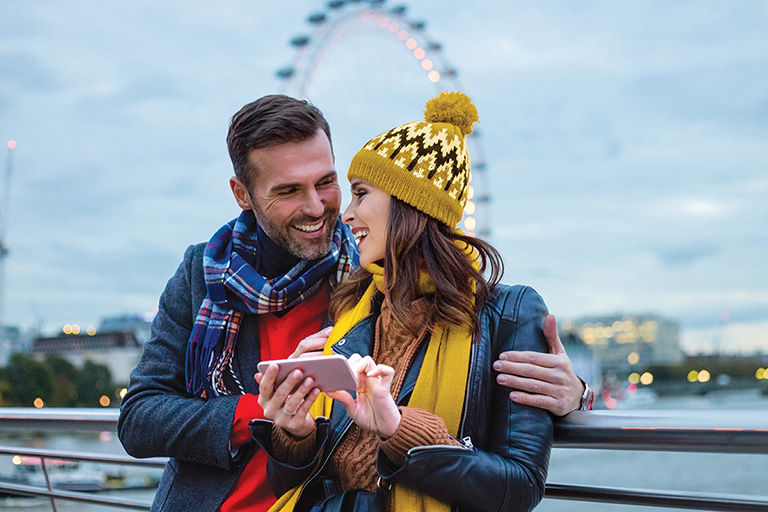 Costsaver tour, couple near London Eye.