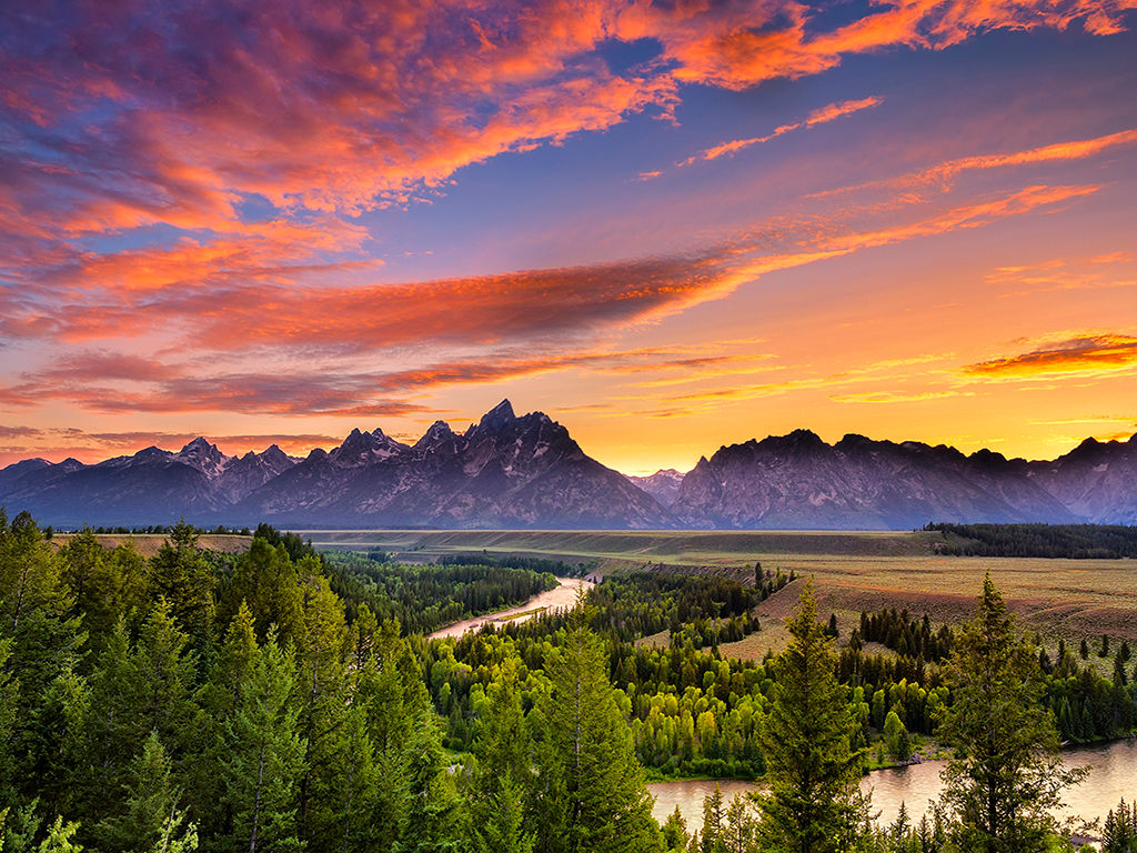 Colorful sunset at Snake River Overlook in Grand Teton National Park, WY