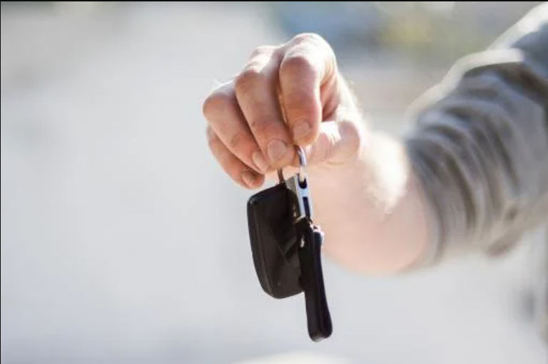 Drivers Ed for Teens and Refresher Courses for Seniors at AAA Driving School in St. Louis Park MN