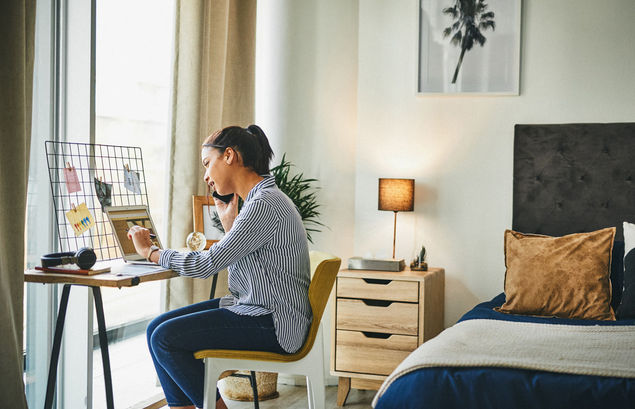 woman on a call at her desk