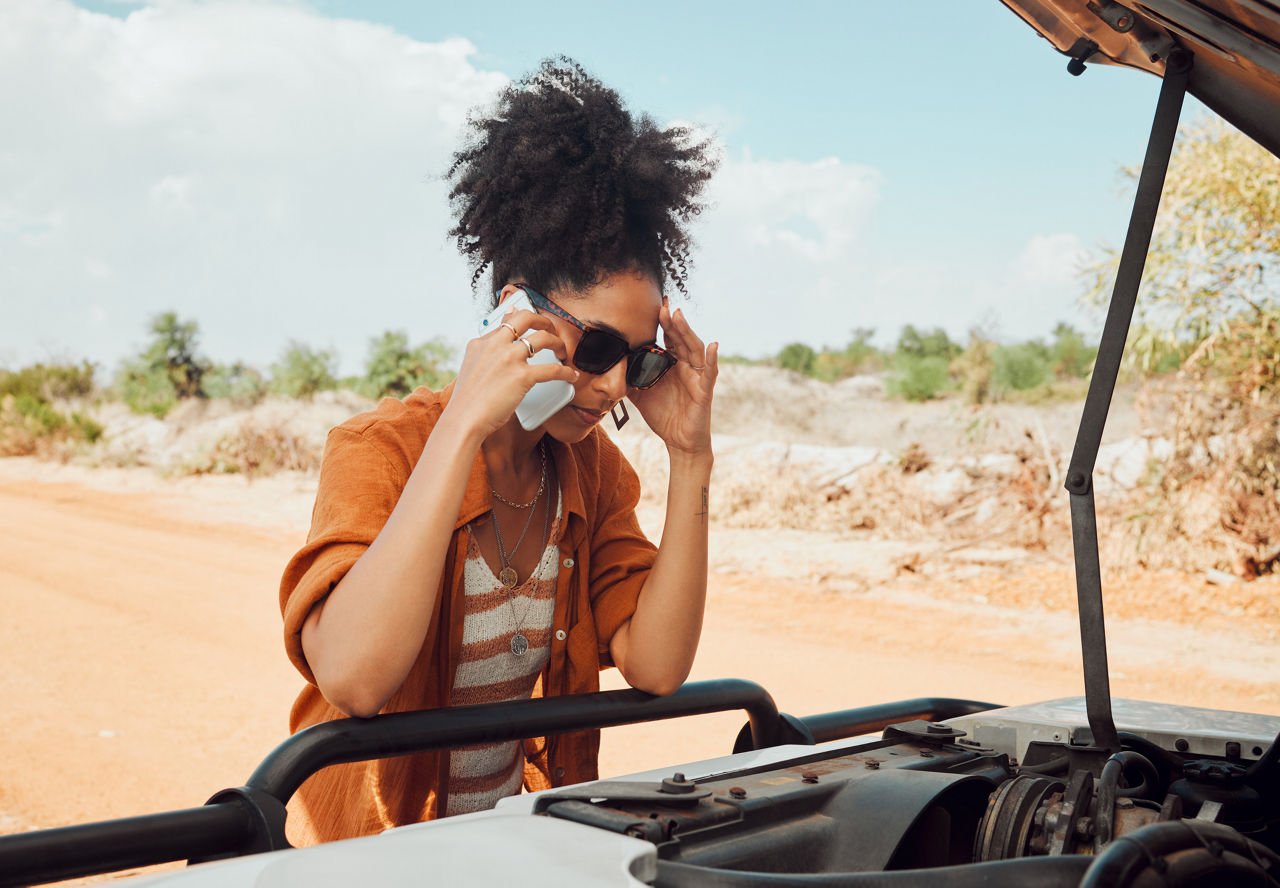 woman with car trouble on the phone