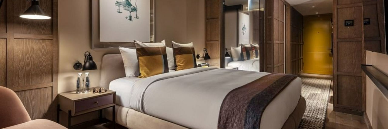 The Londoner Hotel Suite Bedroom