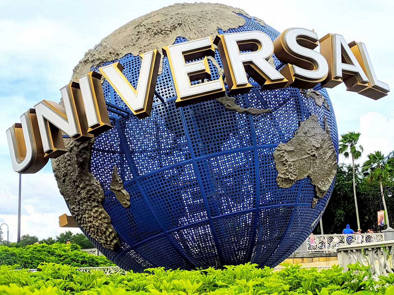 Universal globe.