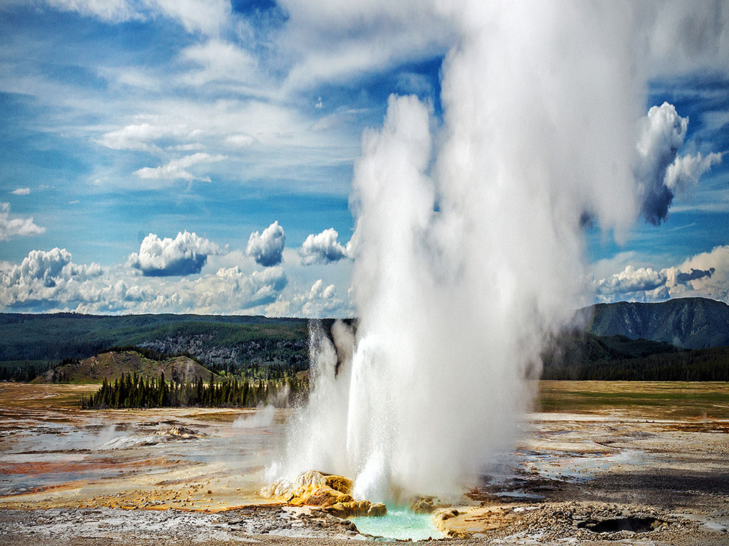 Old Faithful Geyser in Yellowstone National Park